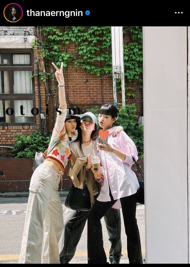 รวมแก๊งสวยคูณ3 ต้าเหนิง ลิซ่า มินนี่ เซลฟี่หน้ากระจก 