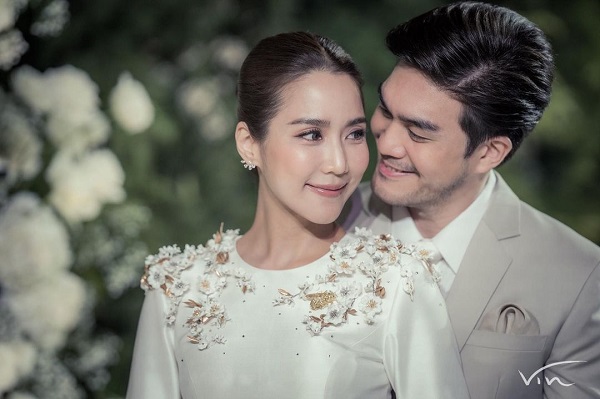 จั๊กจั่น-เค วัฒนา ควงคู่เข้าพิธีมงคลสมรส (มีคลิป)   