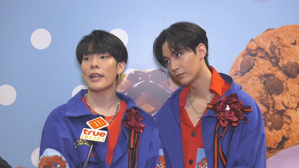 “คิมม่อน-คอปเตอร์” แฮปปี้งานแสดงทำเพลงใหม่วง BKC (มีคลิป) “คิมม่อน-คอปเตอร์” แฮปปี้งานแสดงทำเพลงใหม่วง BKC (มีคลิป)