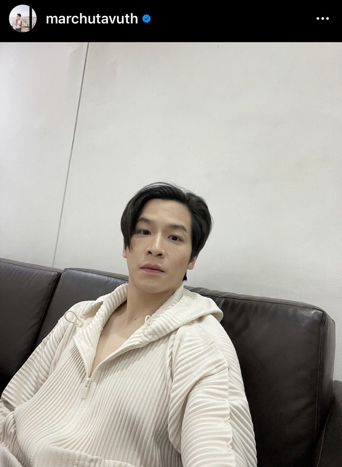 มาร์ช หอบดอกไม้มอบให้ ใบเฟิร์น กลางดึกเป็นของขวัญวันเกิด มาร์ช หอบดอกไม้มอบให้ ใบเฟิร์น กลางดึกเป็นของขวัญวันเกิด