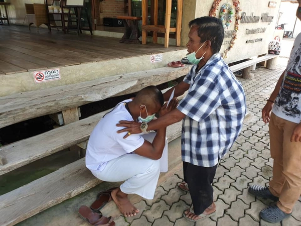 บัวขาว ปฏิบัติธรรมในวันเกิด