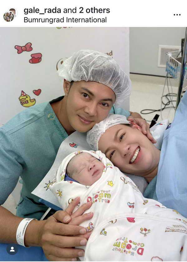 เกล รดา คลอดลูกชายคนที่ 2 สุดน่ารักน่าชัง แมน การิน เฝ้าให้กำลังใจไม่ห่าง เกล รดา คลอดลูกชายคนที่ 2 สุดน่ารักน่าชัง แมน การิน เฝ้าให้กำลังใจไม่ห่าง