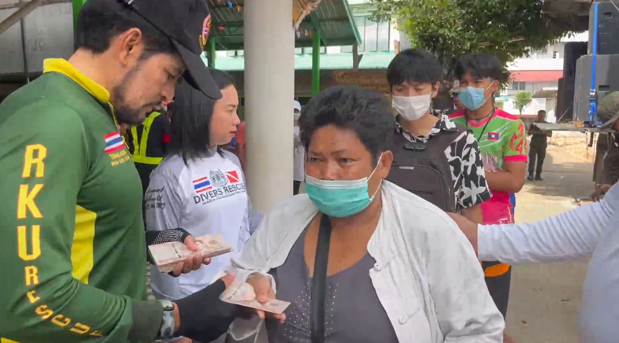 มทบ.22 - ร่วมกตัญญู คืนความสุขให้ชาวอุบล ขณะที่ บิณฑ์ เดินหน้ามอบเงินเยียวยาต่อเนื่อง