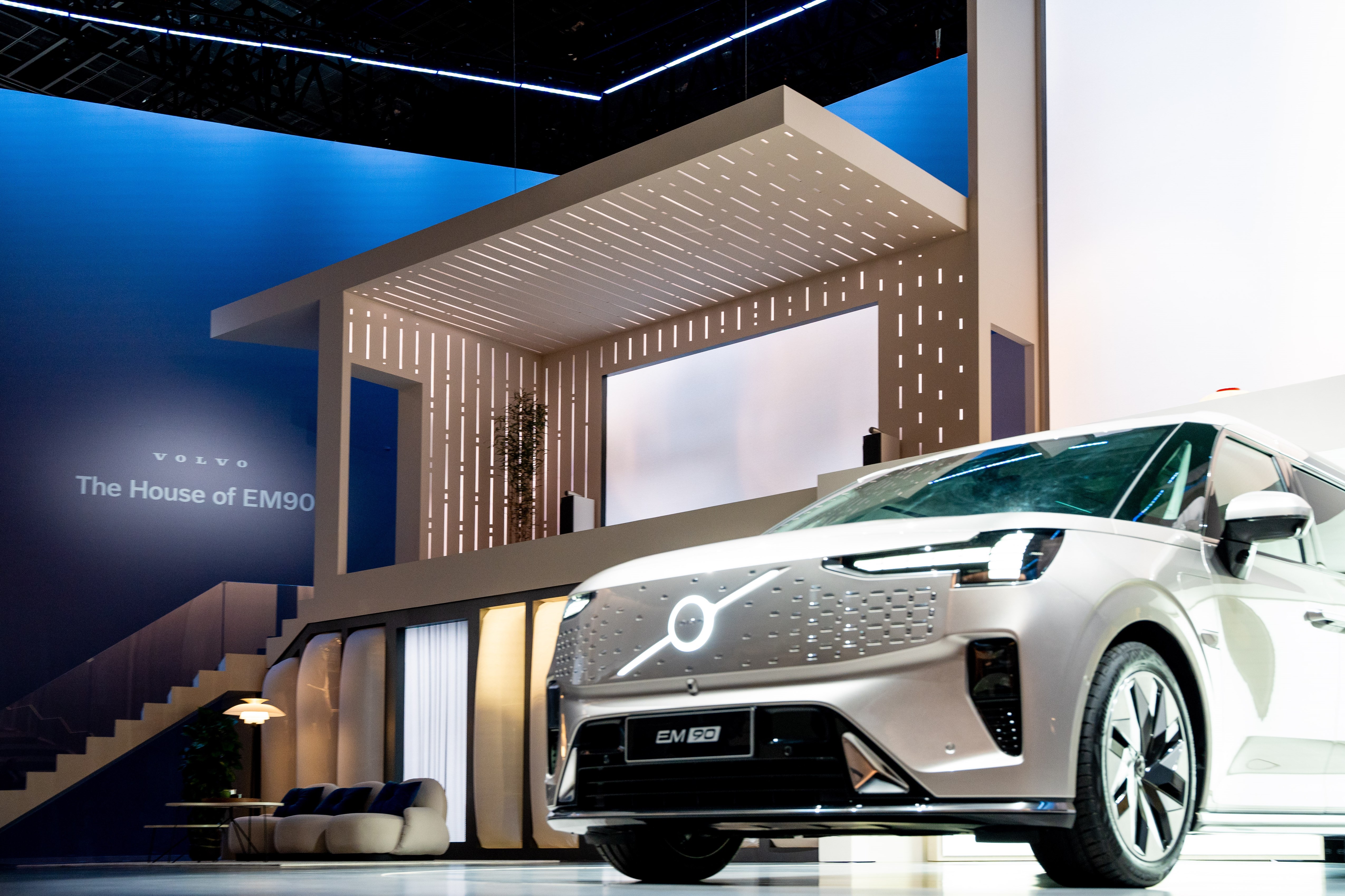 เปิดตัว “Volvo EM90” รถอเนกประสงค์ไฟฟ้า สะดวกสบายราว “ห้องนั่งเล่นเคลื่อนที่”