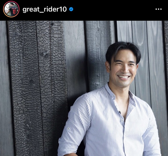 บอย โพสต์ภาพ แจ็คกี้ นั่งคุยกับ เกรท ยิ้มกริ่มมีความสุข... บอย โพสต์ภาพ แจ็คกี้ นั่งคุยกับ เกรท ยิ้มกริ่มมีความสุข...