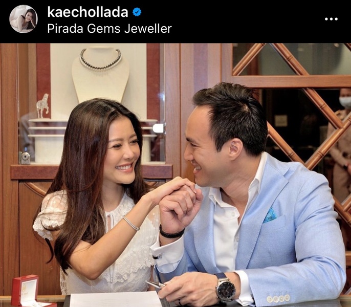 เก๋ ชลลดา ควงสามี จดทะเบียนสมรสในวันครบรอบ 12 ปี ที่รักกัน!! เก๋ ชลลดา ควงสามี จดทะเบียนสมรสในวันครบรอบ 12 ปี ที่รักกัน!!