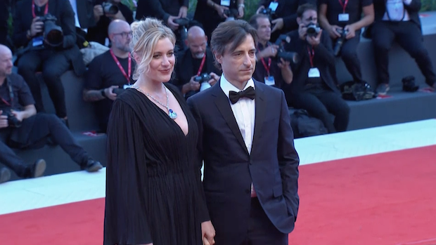 หวานกระแทกตา!! ไฮไลท์พรมแดงเปิดเทศกาลหนังเวนิส ครั้งที่ 79