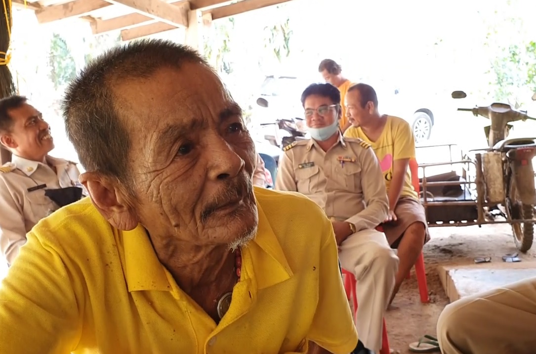 เปิดใจ คุณตาใจบุญ หอบเหรียญบริจาค ซื้อเตียงให้คนไข้