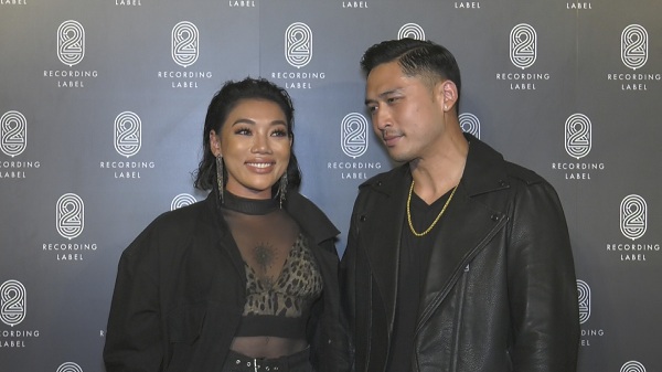 แฮปปี้แฟนสายฝ.“ดา เอ็นโดรฟิน” ควงเปิดค่ายเพลง (มีคลิป) แฮปปี้แฟนสายฝ.“ดา เอ็นโดรฟิน” ควงเปิดค่ายเพลง (มีคลิป)