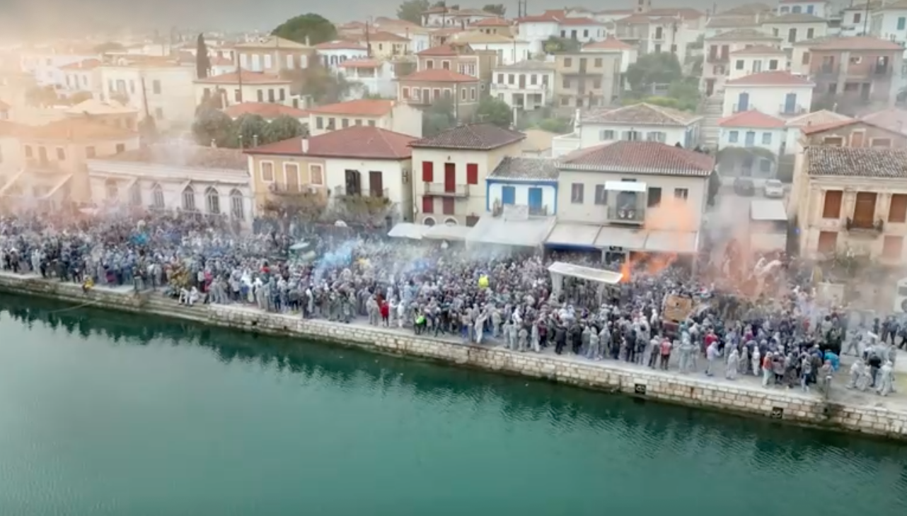 เปิดภาพ “สงครามเล่นแป้ง” เทศกาลคาร์นิวัลเก่าแก่ในกรีซ เปิดภาพ “สงครามเล่นแป้ง” เทศกาลคาร์นิวัลเก่าแก่ในกรีซ