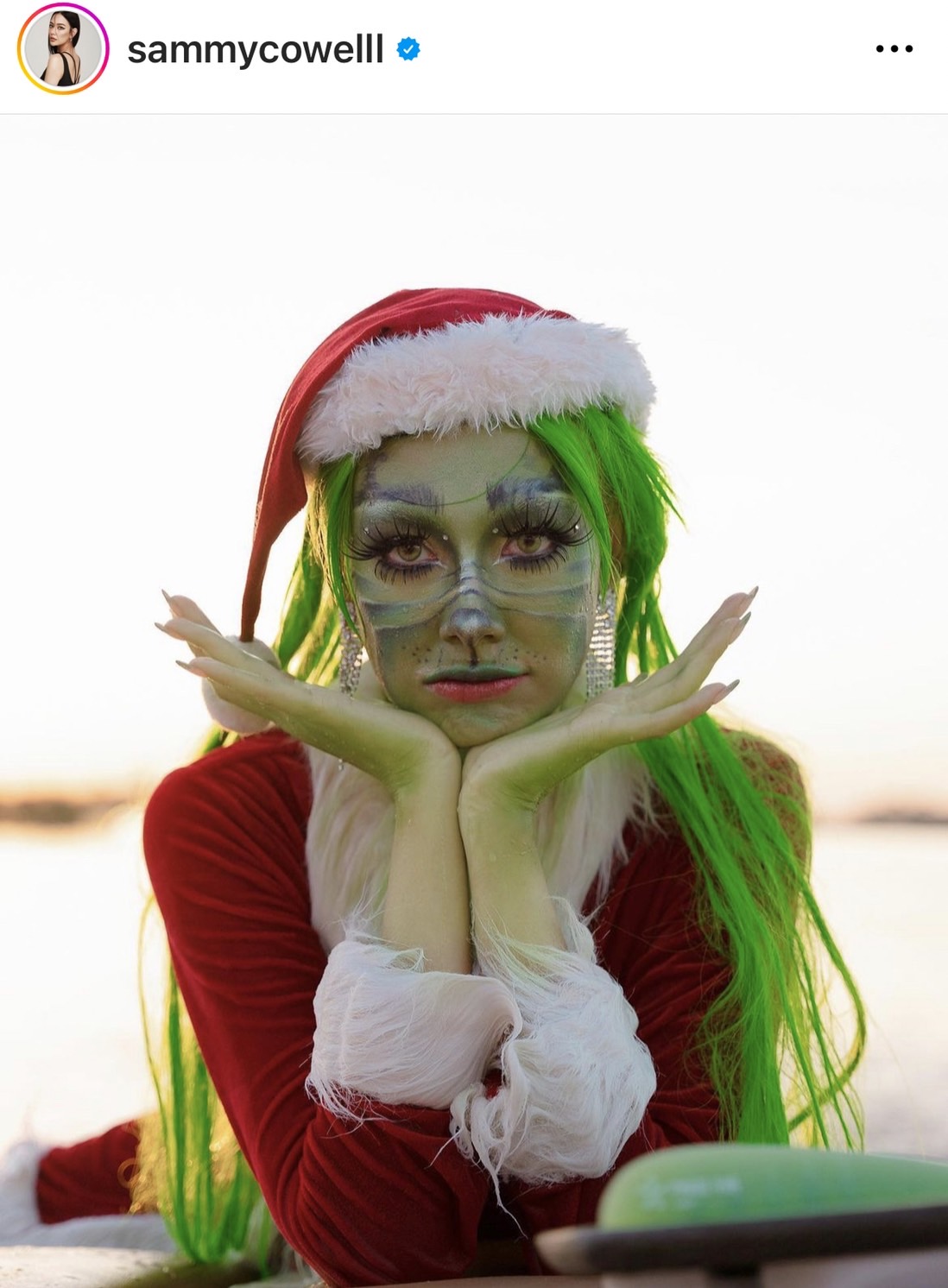 แซมมี่ - เกรซ จัดชุดซานตี้พร้อมโชว์ลีลาเด็ดบนเซิร์ฟบอร์ด 