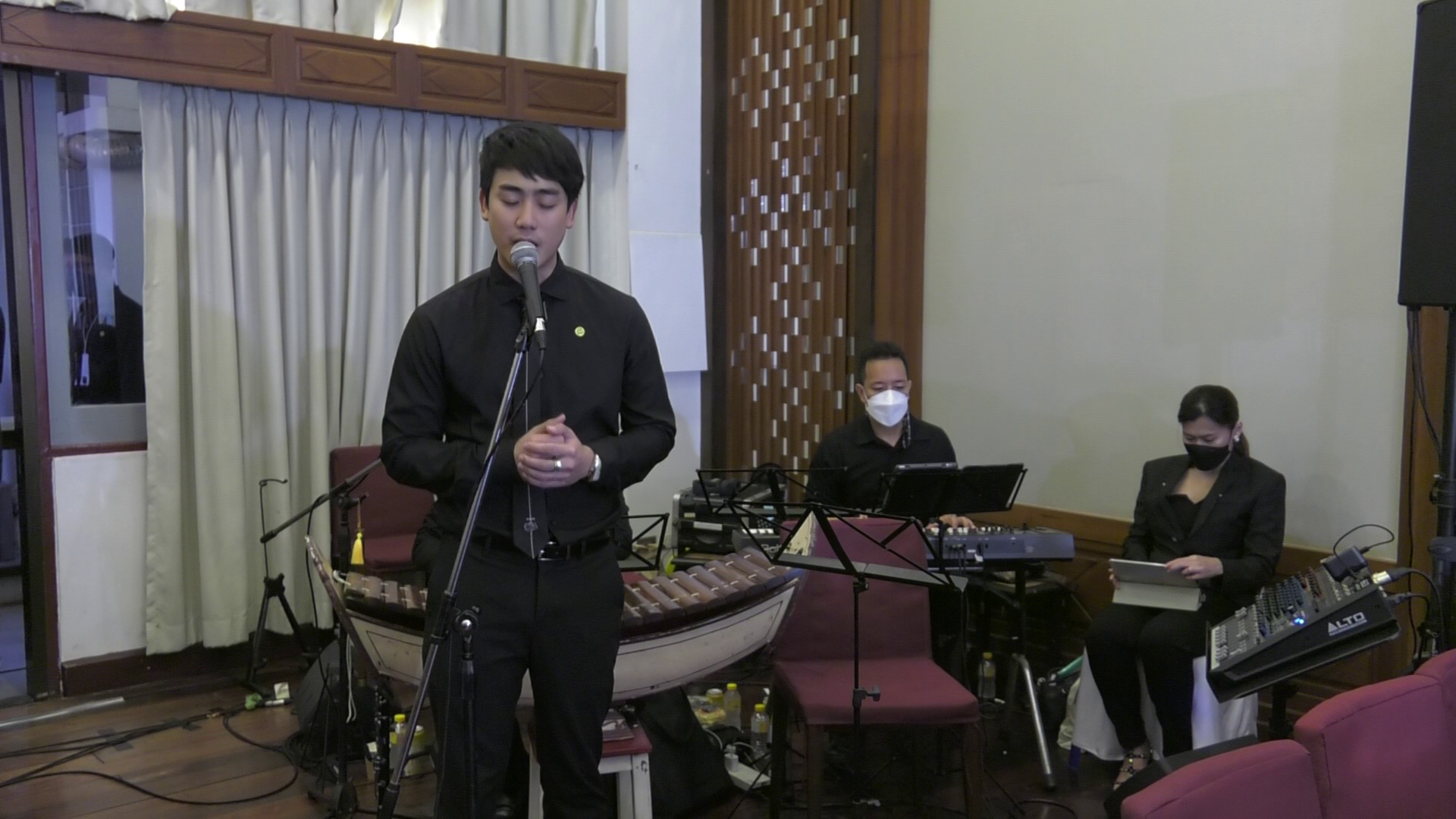 หญิง รฐา - ฮัท จิรวิชญ์ ร่วมขับร้องเพลงเพื่อไว้อาลัย หม่อมน้อย หญิง รฐา - ฮัท จิรวิชญ์ ร่วมขับร้องเพลงเพื่อไว้อาลัย หม่อมน้อย