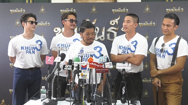 มาริโอ้-อนันดา นำทีมทำบุญและบวงสรวงภาพยนตร์ขุนพันธ์ 3 (มีคลิป) มาริโอ้-อนันดา นำทีมทำบุญและบวงสรวงภาพยนตร์ขุนพันธ์ 3 (มีคลิป)
