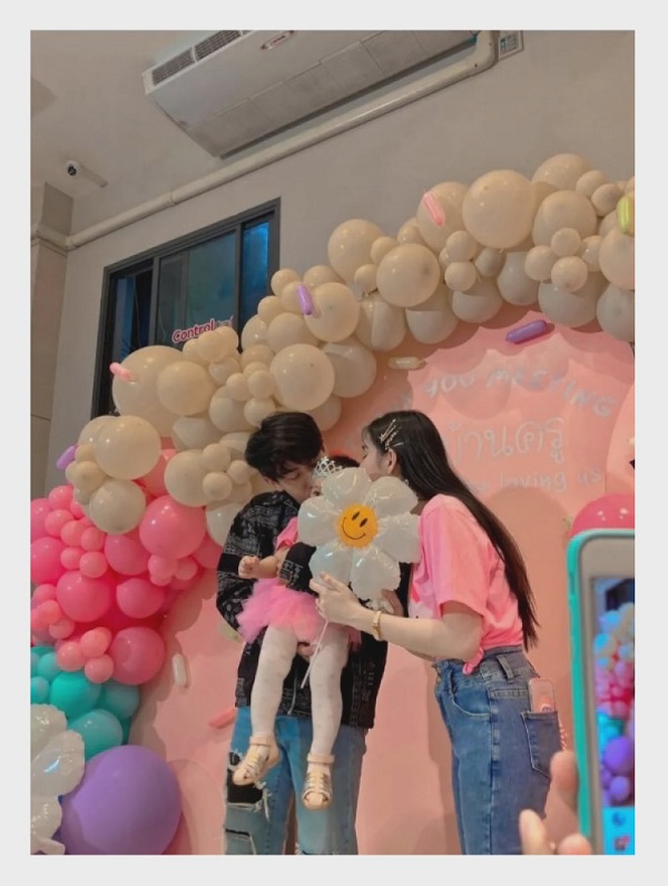 “ครูเต้ย” โพสต์ซึ้ง ขอโทษลูกสาว ที่ทำให้ไม่ได้ใช้ชีวิตแบบคนปกติ (มีคลิป) 