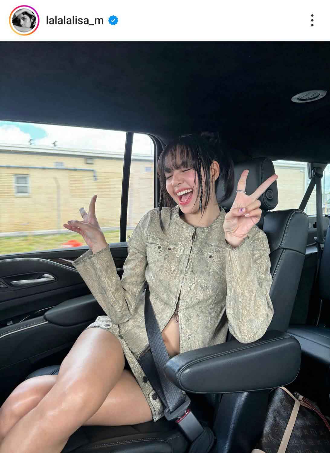 ชมภาพและคลิปเบื้องหลังสุดน่ารักของ ‘ลิซ่า BLACKPINK’ ร่วมโบกธงแข่งรถฟอร์มูล่า วัน ชมภาพและคลิปเบื้องหลังสุดน่ารักของ ‘ลิซ่า BLACKPINK’ ร่วมโบกธงแข่งรถฟอร์มูล่า วัน