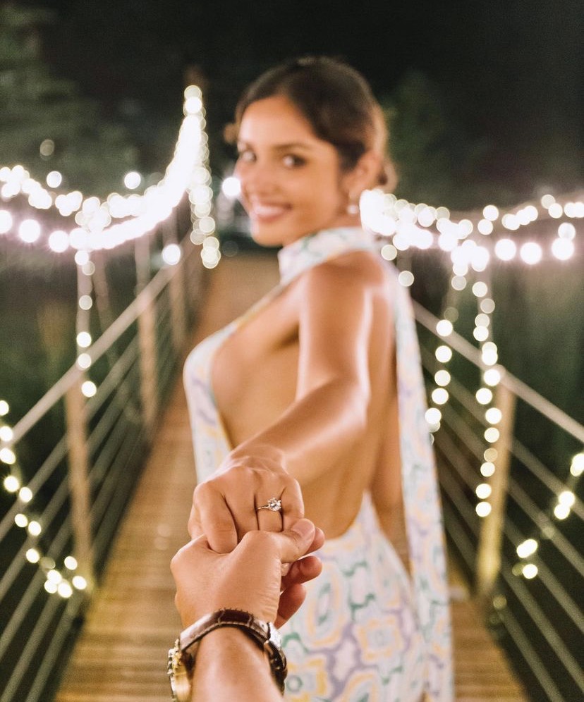 วีณา โชว์แหวนเพชรเม็ดโต พร้อมเปิดใจหลังแฟนหนุ่มขอแต่งงาน