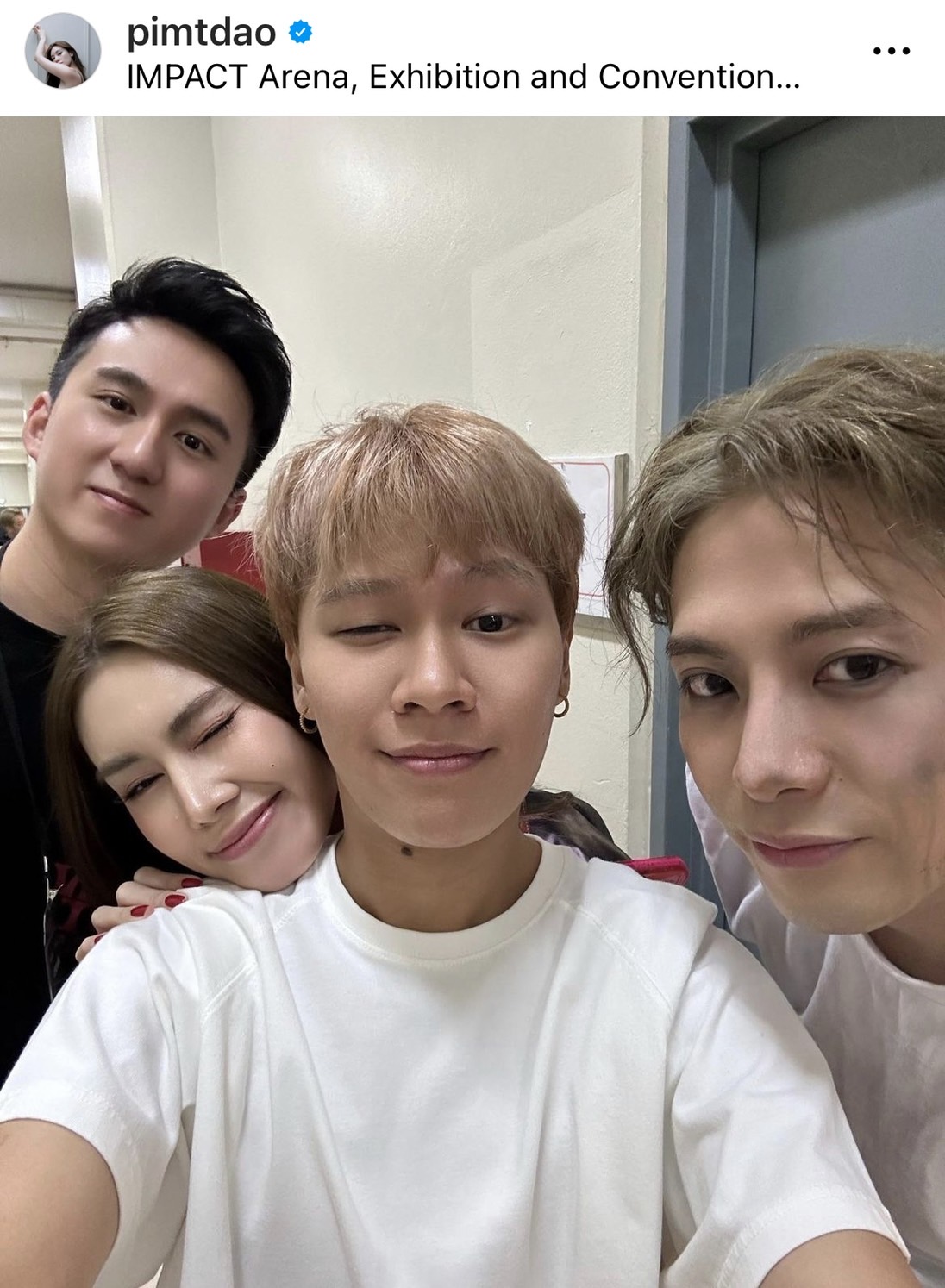 ดาว พิมพ์ทอง ทัวร์ลงใช้อภิสิทธิ์ดารา โชว์ภาพคู่ แจ็คสัน หวัง