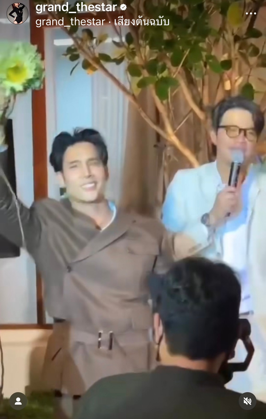 เด่นคุณ ทุ่มสุดตัว คว้าช่อดอกไม้งานแต่ง อาย-ว่านไฉ เด่นคุณ ทุ่มสุดตัว คว้าช่อดอกไม้งานแต่ง อาย-ว่านไฉ