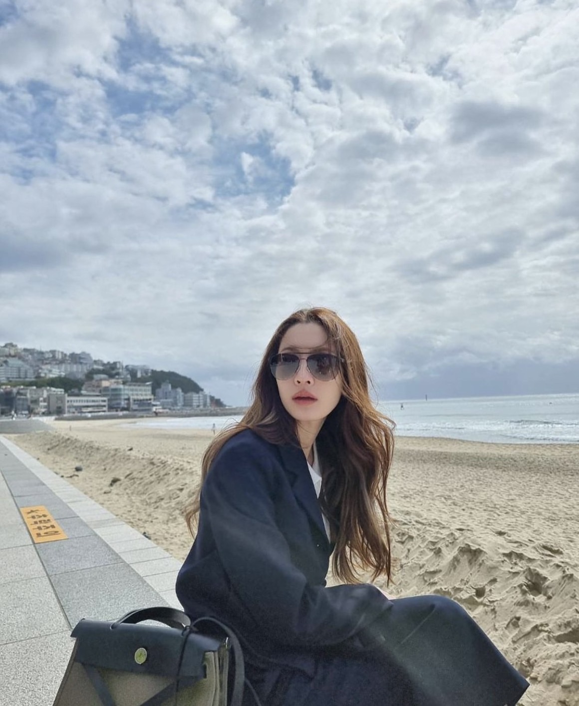 แอฟ ทักษอร นำทัพ นักแสดงจากหนัง มายาพิศวง ร่วมงานเทศกาลภาพยนตร์นานาชาติปูซาน แอฟ ทักษอร นำทัพ นักแสดงจากหนัง มายาพิศวง ร่วมงานเทศกาลภาพยนตร์นานาชาติปูซาน