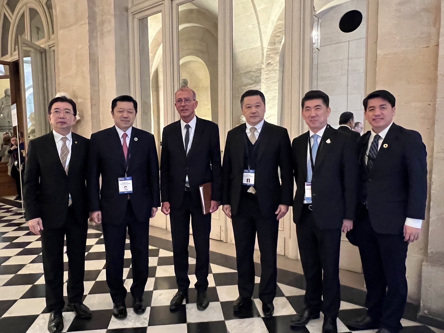 เครือซีพี ร้อยเรียงความดี จับมือกรุงเทพมหานครและภาคีเครือข่าย จัดกิจกรรม “ร้อย รักษ์ โลก เปรมสุข