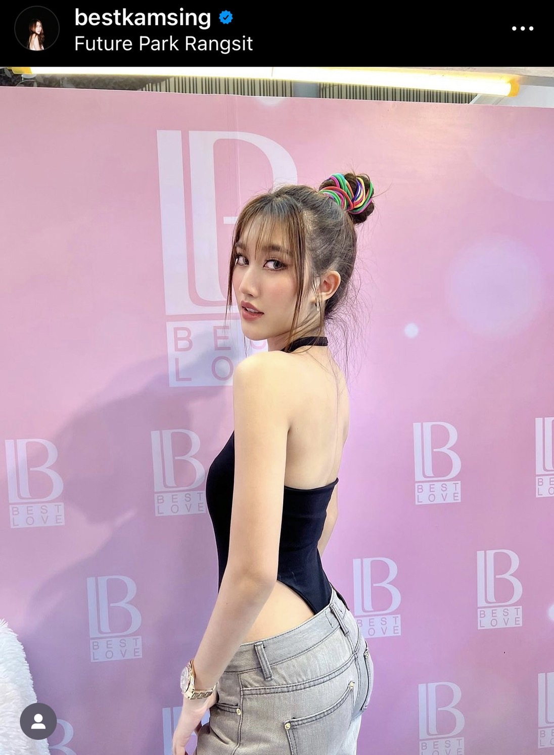เบสท์ คำสิงห์ โสดแล้วสวย สวมชุดเว้าขาสูงแซ่บเวอร์ภาพนี้ ทำชาวเน็ตถกกันเดือด!!  