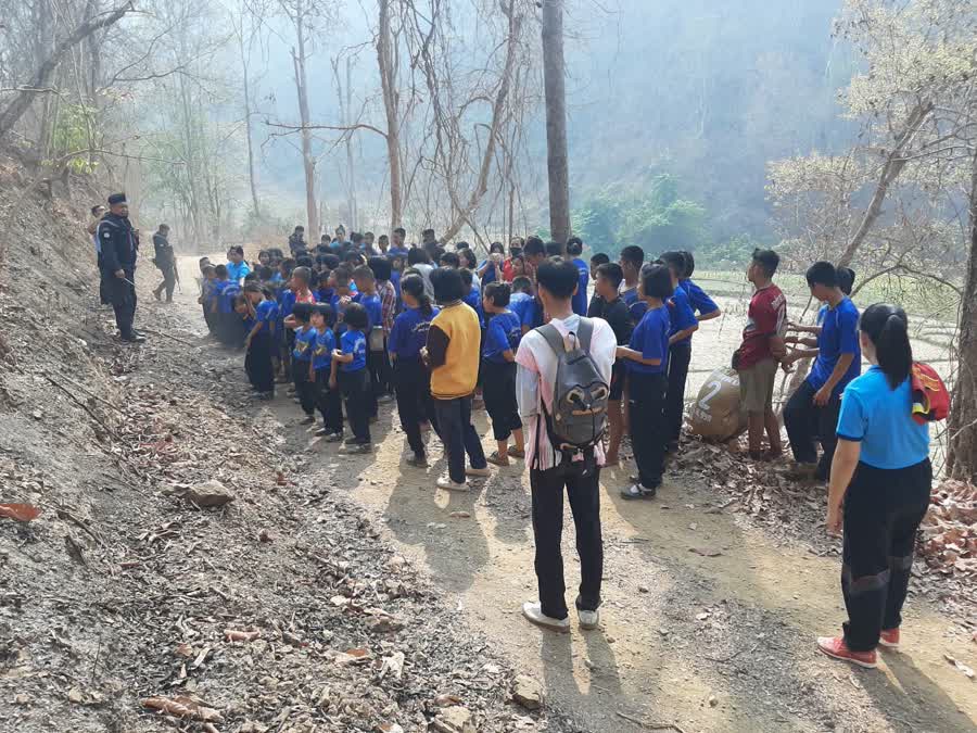 รร.บ้านท่าตาฝั่งซ้อมอพยพหลบปืนใหญ่ รับมือเหตุฉุกเฉินประเทศเพื่อนบ้านรบกัน รร.บ้านท่าตาฝั่งซ้อมอพยพหลบปืนใหญ่ รับมือเหตุฉุกเฉินประเทศเพื่อนบ้านรบกัน