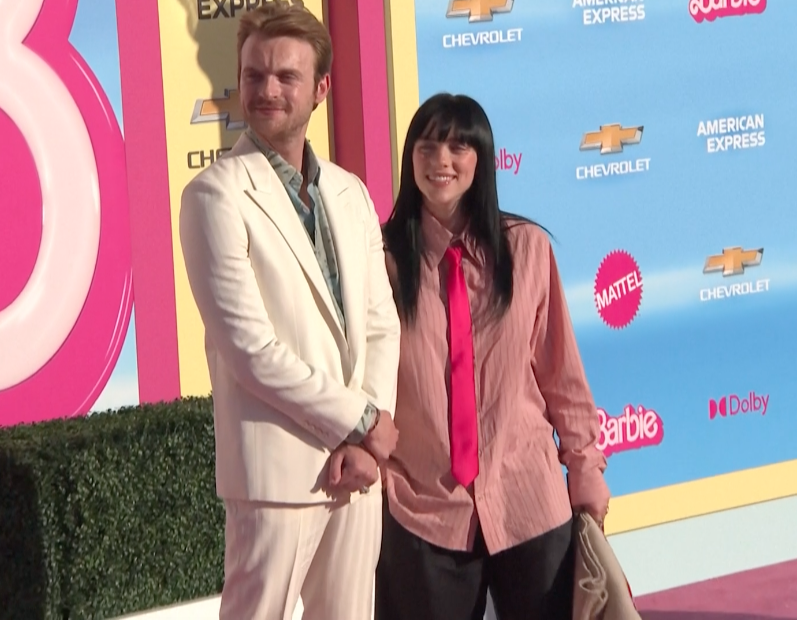 เปิดลุคแซ่บ!! รอบปฐมทัศน์โลกหนัง Barbie ‘มาร์โก ร็อบบี - ไรอัน กอสลิง’ นำทัพเดินพรมชมพู เปิดลุคแซ่บ!! รอบปฐมทัศน์โลกหนัง Barbie ‘มาร์โก ร็อบบี - ไรอัน กอสลิง’ นำทัพเดินพรมชมพู