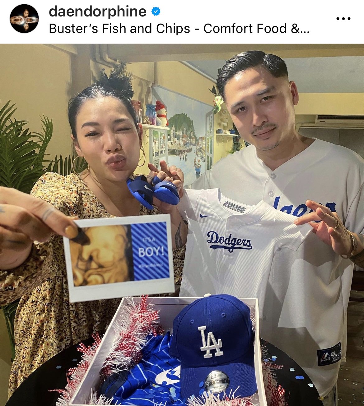 ดา - เดนนิส เฉลยเพศเบบี๋คนแรก ได้ลูกชาย