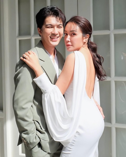 แบงค์ เดือด!! โดนคอมเมนต์แรง เตือน ไอซ์ ลูกสาว น้าค่อม ระวังสามีจะมีชู้!! แบงค์ เดือด!! โดนคอมเมนต์แรง เตือน ไอซ์ ลูกสาว น้าค่อม ระวังสามีจะมีชู้!!