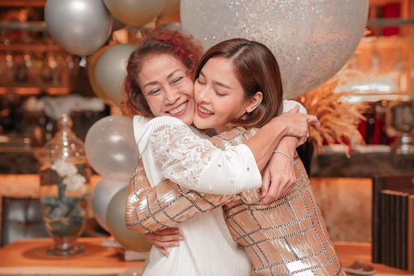 ปุ๊กลุก อัปเตดอาการคุณแม่ดีขึ้น ส่วนกระแสตีกลับจากชาวเน็ต สักวันคงได้อธิบาย ปุ๊กลุก อัปเตดอาการคุณแม่ดีขึ้น ส่วนกระแสตีกลับจากชาวเน็ต สักวันคงได้อธิบาย