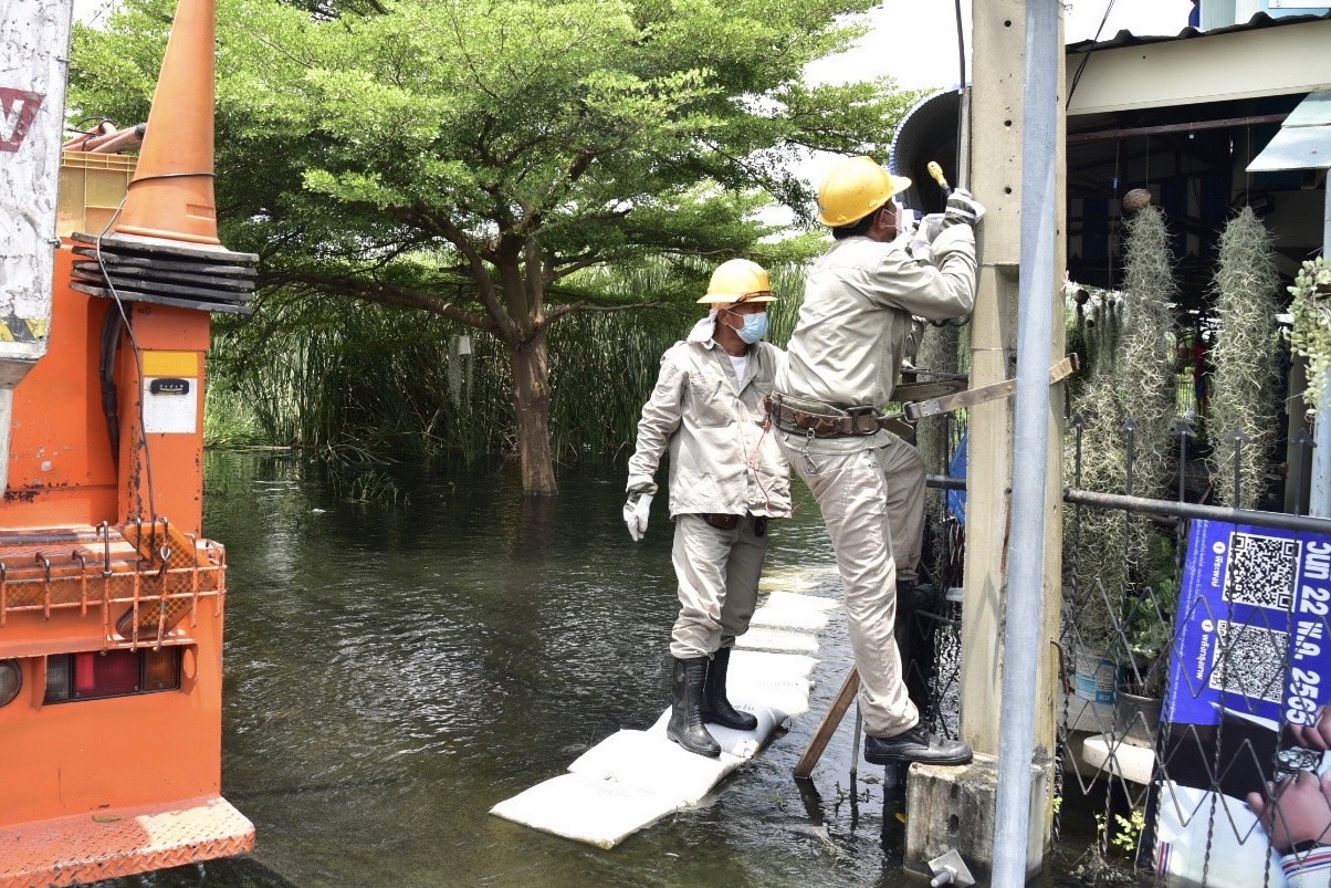 MEA ร่วมติดตาม มท.1 ลงพื้นที่ติดตามแก้ไขสถานการณ์น้ำท่วมเขตลาดกระบัง