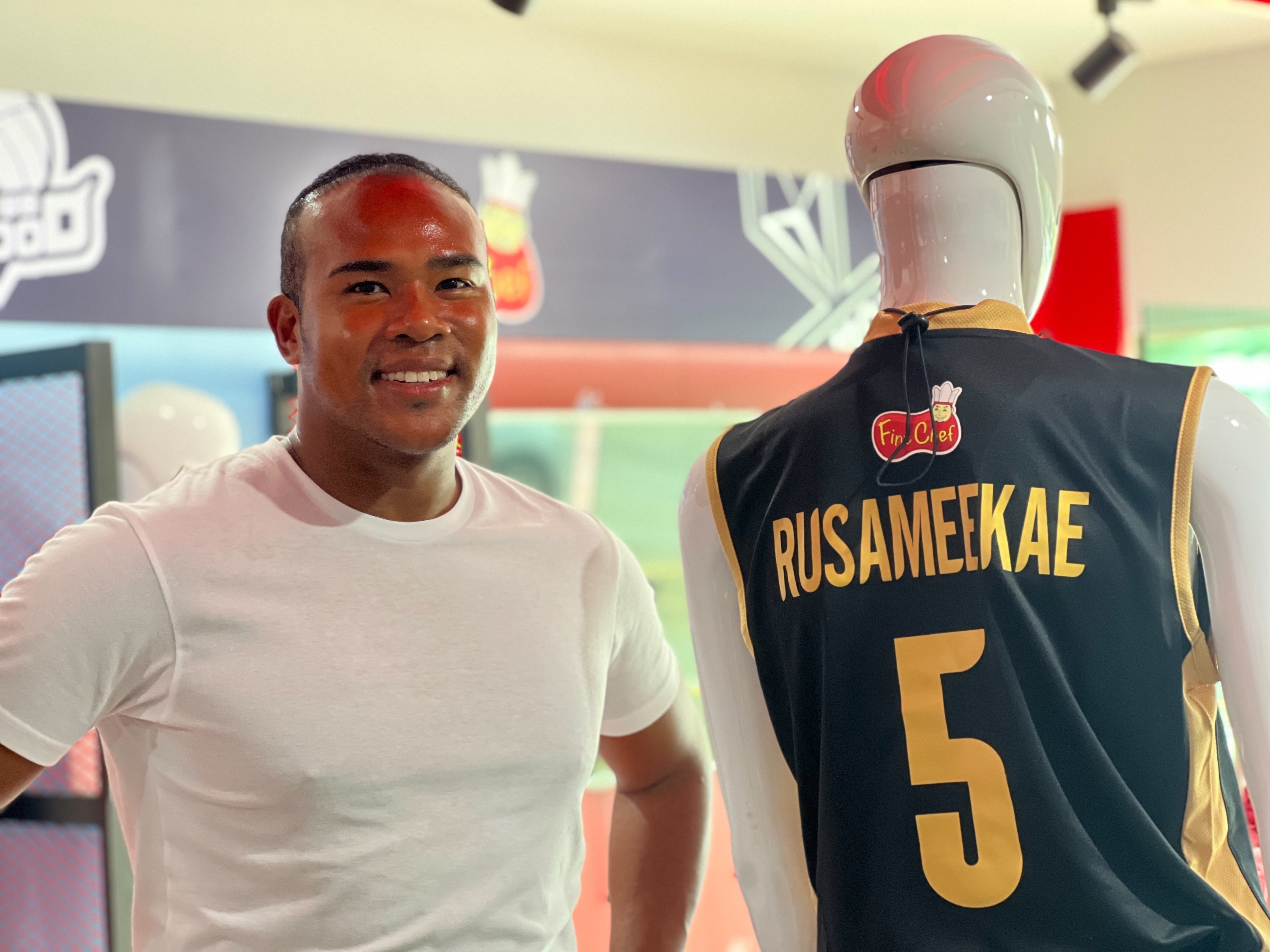 “รัศมีแข” เซ็นต์สัญญาเป็นนักวอลเลย์บอลอาชีพ!! “รัศมีแข” เซ็นต์สัญญาเป็นนักวอลเลย์บอลอาชีพ!!