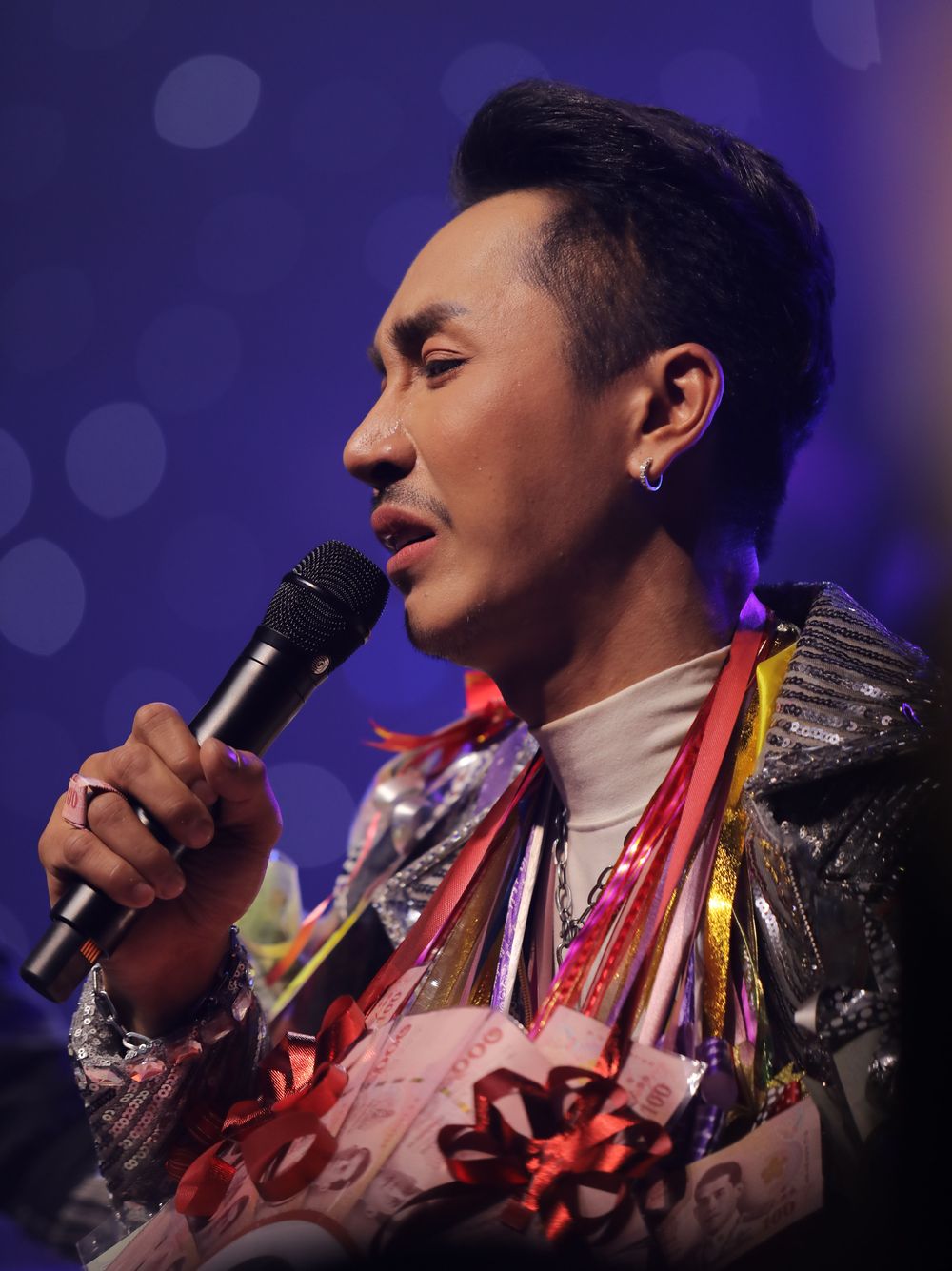 ตรี ชัยณรงค์ อึ้ง!! แฟนคลับมอบของขวัญแบบใหม่แบบปึก!! ตรี ชัยณรงค์ อึ้ง!! แฟนคลับมอบของขวัญแบบใหม่แบบปึก!!