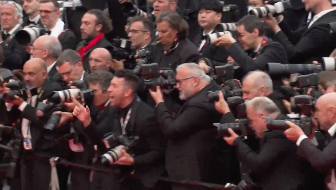 แฟนๆ รุมล้อม!! 'แฮร์ริสัน ฟอร์ด' วัย 80 ปี พา Indiana Jones ภาคจบ เปิดตัวที่คานส์