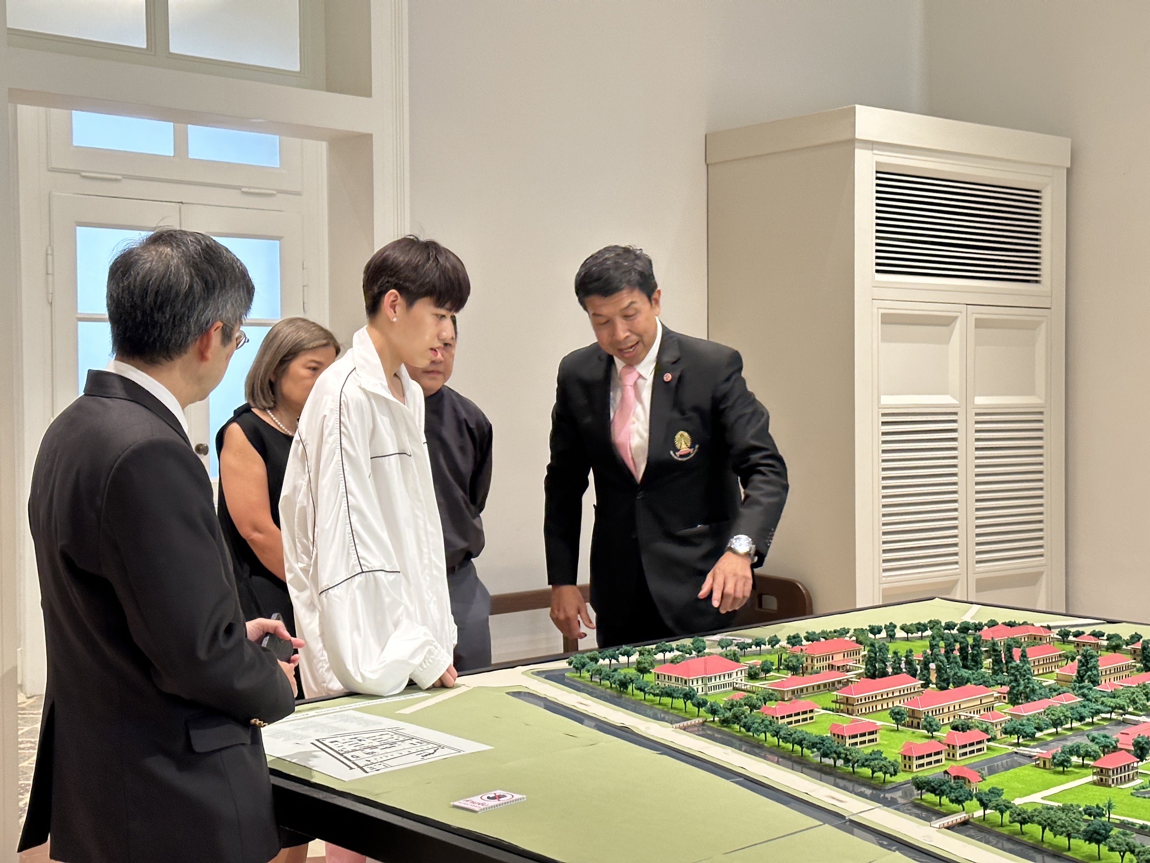 พีพี กฤษฏ์  มอบเงิน 1,000,000 บาท ให้ รพ. จุฬาฯ ในวันเกิดครบรอบ 24 ปี 