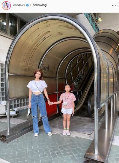 น้องมะลิ อวยพรซึ้ง ครบรอบแต่งงานคุณพ่อคุณแม่ ขอให้รักกันจนหนูโต