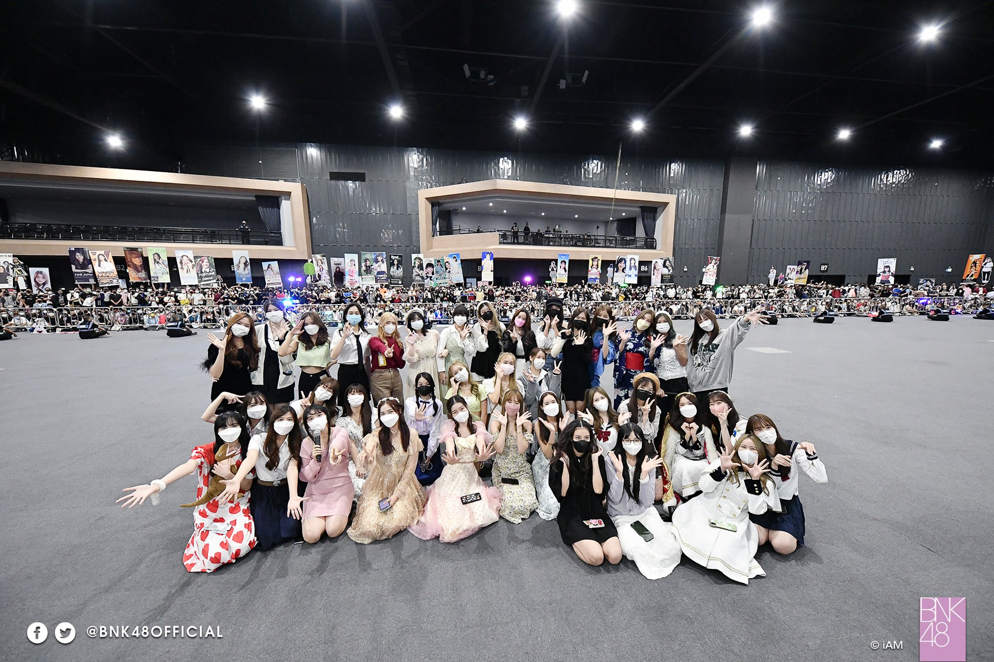 “เฌอปราง BNK48” สร้างสถิติจับมือตั้งแต่ 1 ทุ่ม ถึง ตี1  
