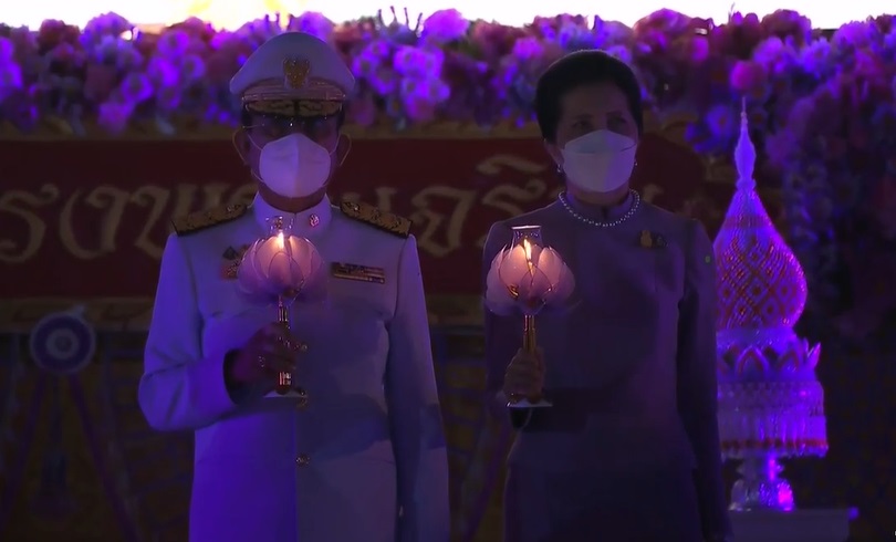 นายกฯ นำจุดเทียนถวายพระพรชัยมงคล วันเฉลิมพระชนมพรรษา สมเด็จพระนางเจ้าฯ พระบรมราชินี