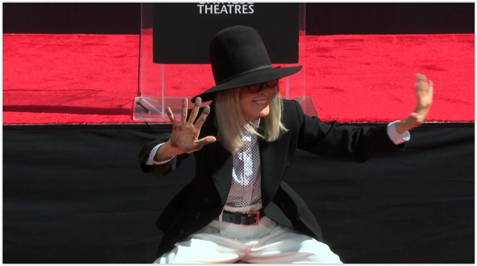 “Diane Keaton” ประทับรอยมือรอยเท้าที่  “TCL Chinese Theatre” 