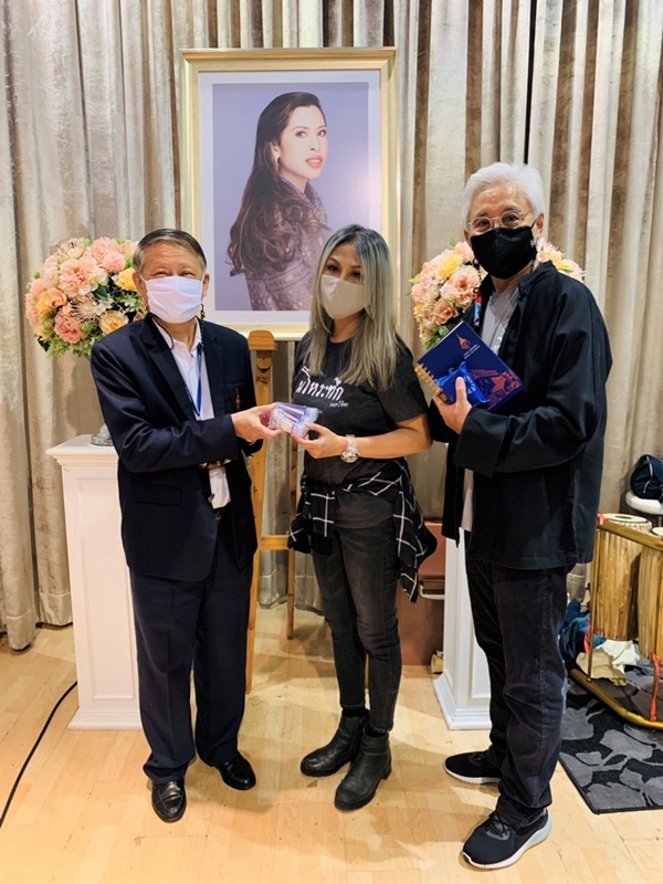 ตู่ นพพล นำ “วงมโหระทึก” พร้อม “Food Truck” เสริมกำลังใจให้แพทย์ พยาบาล ที่ราชวิทยาลัยจุฬาภรณ์ ตู่ นพพล นำ “วงมโหระทึก” พร้อม “Food Truck” เสริมกำลังใจให้แพทย์ พยาบาล ที่ราชวิทยาลัยจุฬาภรณ์