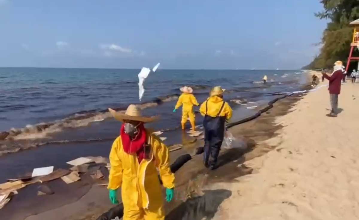 ด่วน! ผวจ.ระยอง ประกาศปิดหาดแม่รำพึง หลังคราบน้ำมันรั่วทะลักหาด ด่วน! ผวจ.ระยอง ประกาศปิดหาดแม่รำพึง หลังคราบน้ำมันรั่วทะลักหาด