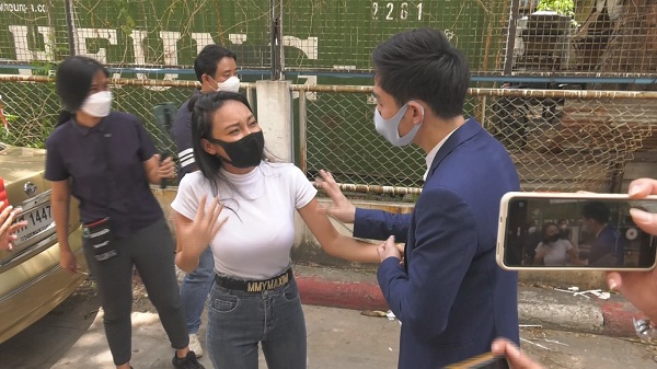 “แม็กซ์” หลั่งน้ำตาคุกเข่าขอโทษ ฟาก “เอ็มมี่” เดือด ถ้าไม่ฟ้องจะขอโทษไหม (มีคลิป) “แม็กซ์” หลั่งน้ำตาคุกเข่าขอโทษ ฟาก “เอ็มมี่” เดือด ถ้าไม่ฟ้องจะขอโทษไหม (มีคลิป)