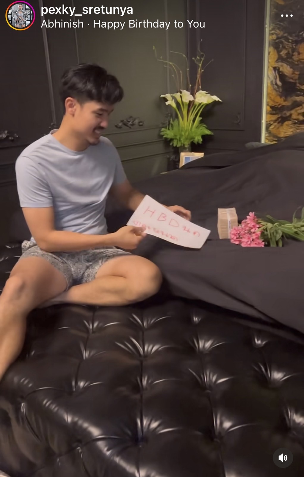 เป็กกี้ เซอร์ไพรส์ของขวัญวันเกิดชุดใหญ่ เงินสด 1 ล้านบาท ให้สามี