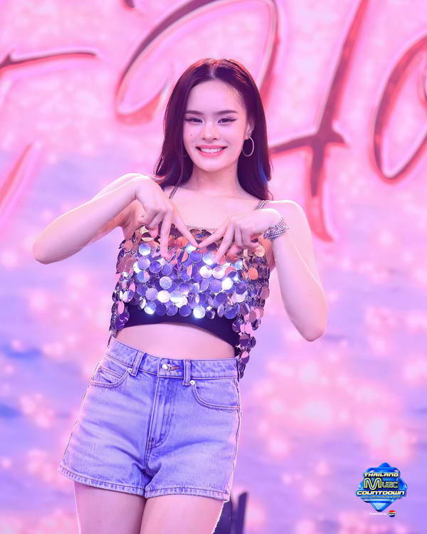 ร้อนจนทนไม่ไหว! แอลลี่ โชว์ซิงเกิ้ลล่าสุด Make it Hot ใน Thailand Music Countdown