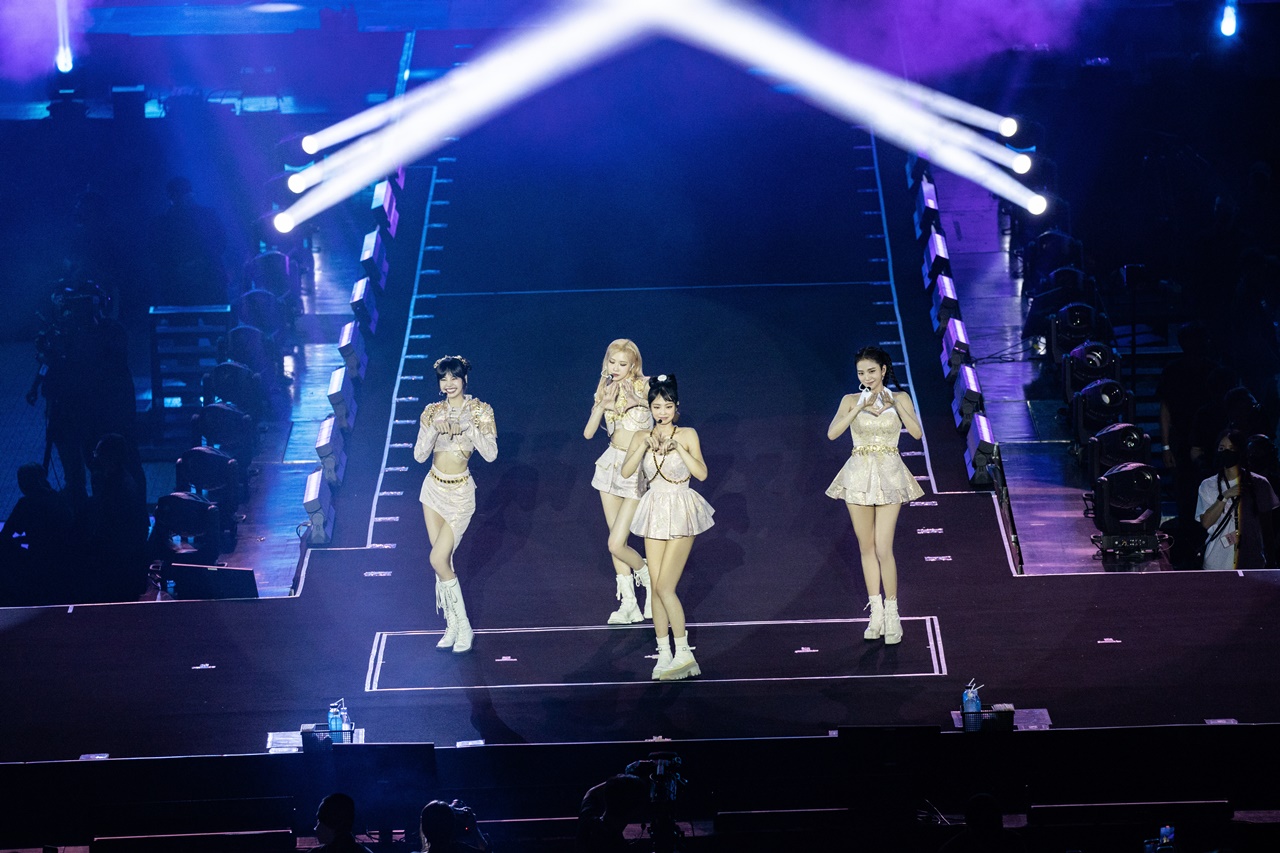 จับตา 'ลิซ่า BLACKPINK'!! สื่อเกาหลีตีข่าว เจอข้อเสนอแสนล้านวอนให้ย้ายค่าย จับตา 'ลิซ่า BLACKPINK'!! สื่อเกาหลีตีข่าว เจอข้อเสนอแสนล้านวอนให้ย้ายค่าย