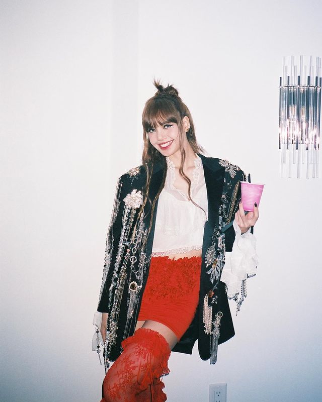 แสนล้านวิว!! 'ลิซ่า’ ทุบสถิติ TikTok ครองเทรนด์โลกต่อเนื่องหลังโชว์เด็ดที่ Coachella แสนล้านวิว!! 'ลิซ่า’ ทุบสถิติ TikTok ครองเทรนด์โลกต่อเนื่องหลังโชว์เด็ดที่ Coachella