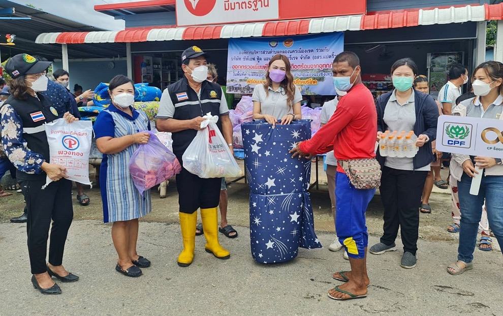 ซีพีเอฟ เร่งส่งอาหารจากใจสู้ภัยน้ำท่วม พร้อม อบรมอาสาช่วยเหลือผู้ประสบภัย