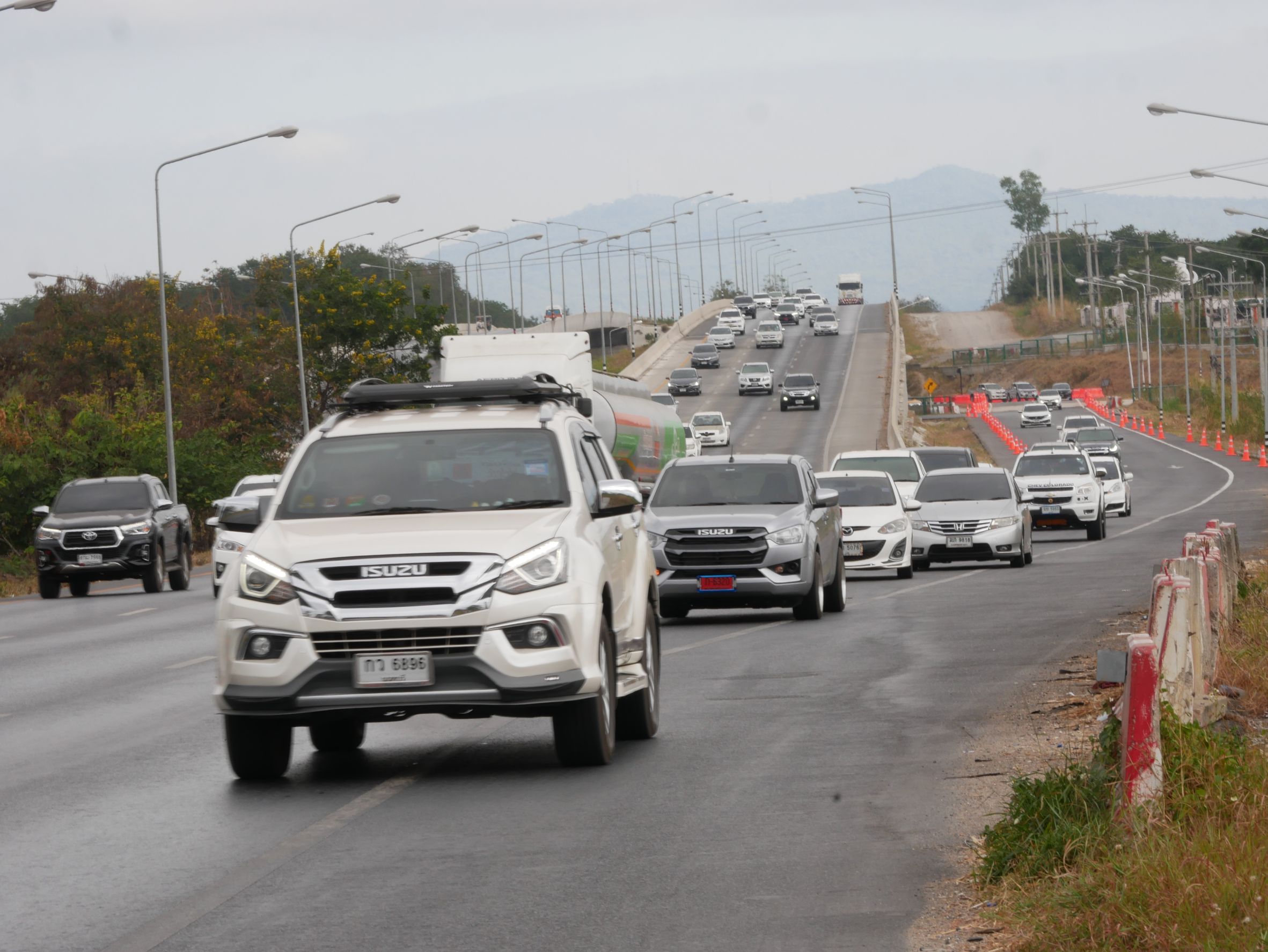 ถนนมิตรภาพเริ่มคึกคัก หลังปชช.ทยอยเข้ากรุง คาดบ่ายนี้รถแน่น