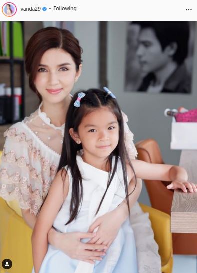 น้องมะลิ อวยพรซึ้ง ครบรอบแต่งงานคุณพ่อคุณแม่ ขอให้รักกันจนหนูโต