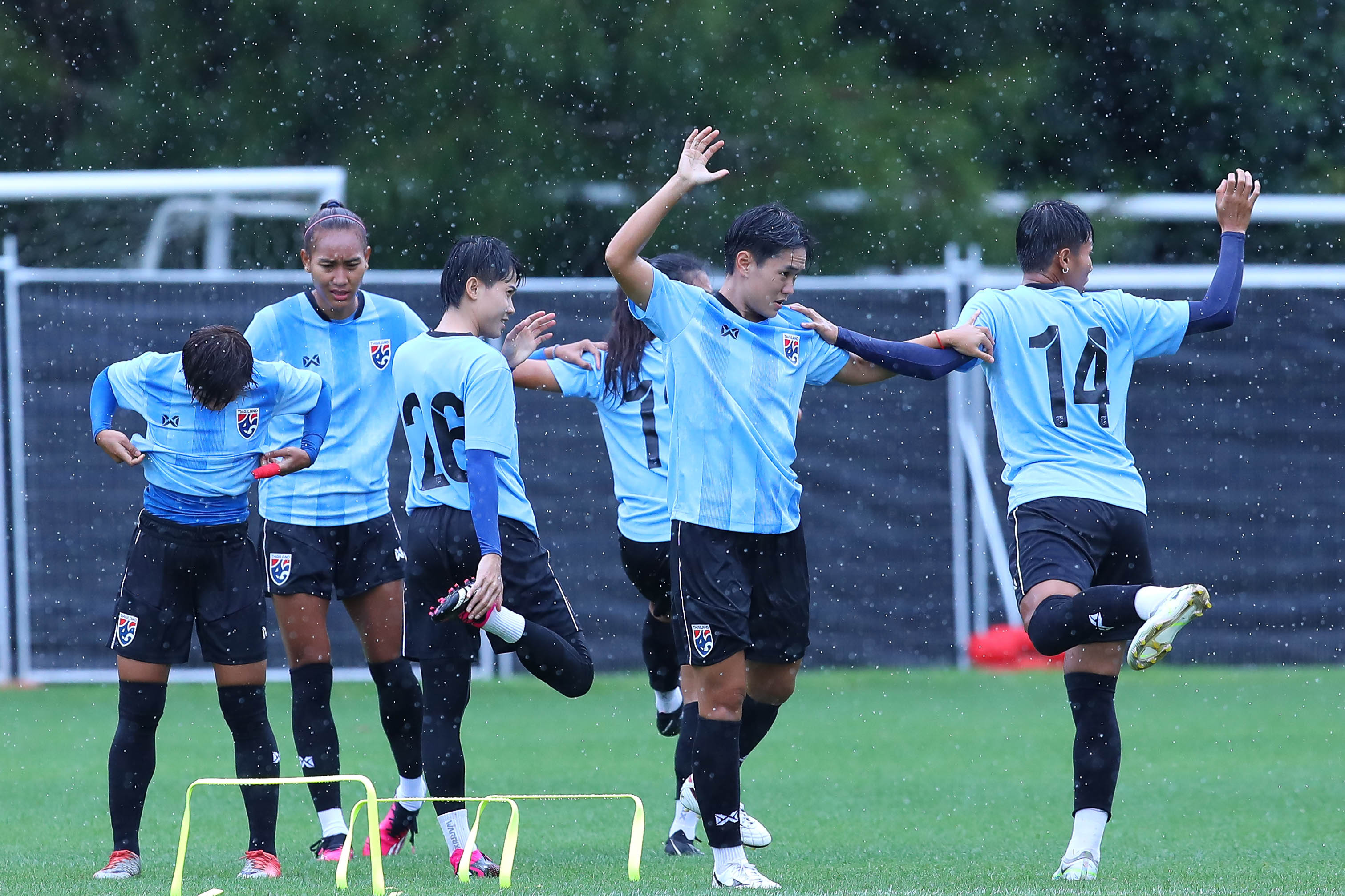 'ฟุตบอลหญิงทีมชาติไทย' ซ้อมต่อเนื่องแม้มีแผ่นดินไหวที่นิวซีแลนด์เตรียมชนแคเมอรูน 'ฟุตบอลหญิงทีมชาติไทย' ซ้อมต่อเนื่องแม้มีแผ่นดินไหวที่นิวซีแลนด์เตรียมชนแคเมอรูน